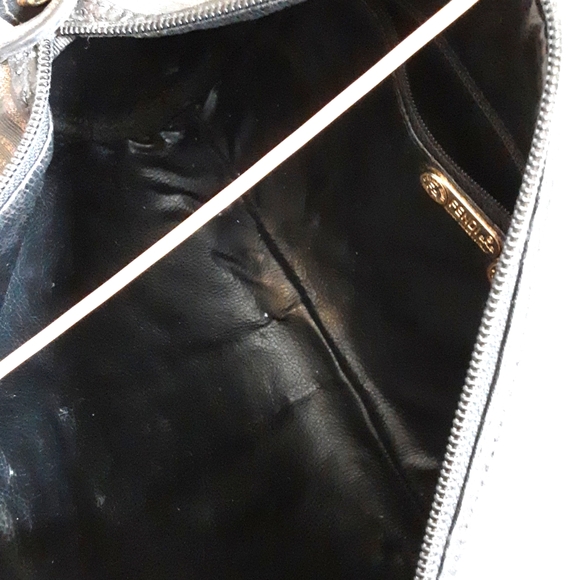 Fendi zucca crossbody or shoulder bag with detachable and adjustable strap. - Picture 12 of 16